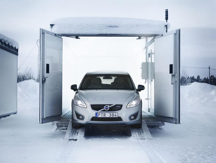  Volvo C30 Electric 2011 года  (фото 18 из 24)